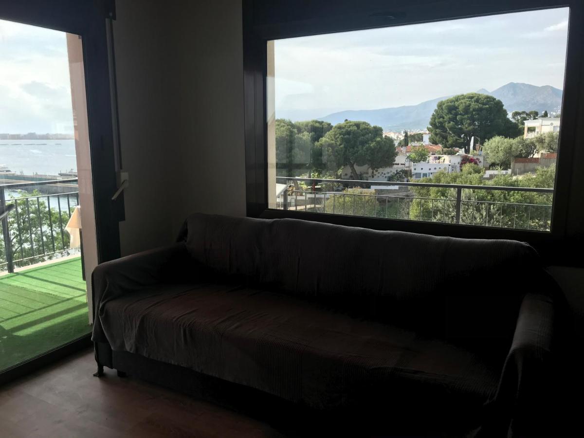 Far Bay Apartment Росес Екстериор снимка