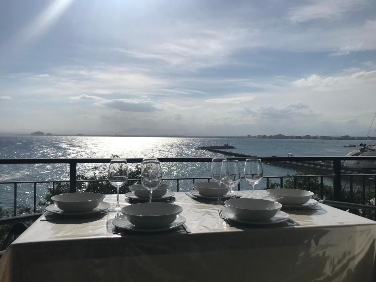 Far Bay Apartment Росес Екстериор снимка