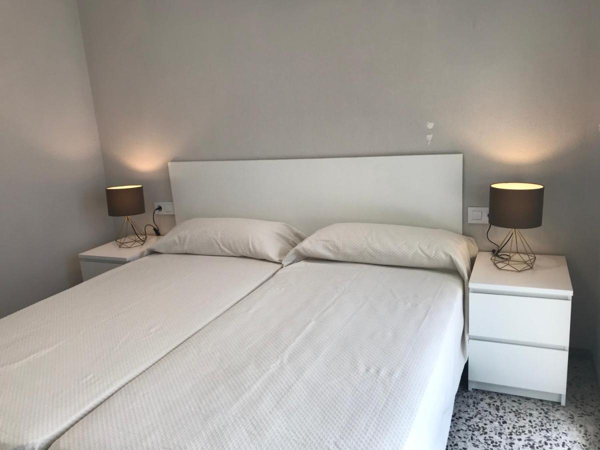 Far Bay Apartment Росес Екстериор снимка
