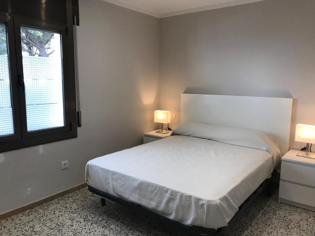 Far Bay Apartment Росес Екстериор снимка